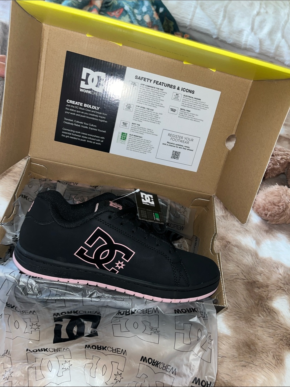 DC black sneaker with pink trim